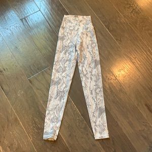 The famous American Eagle crossover leggings